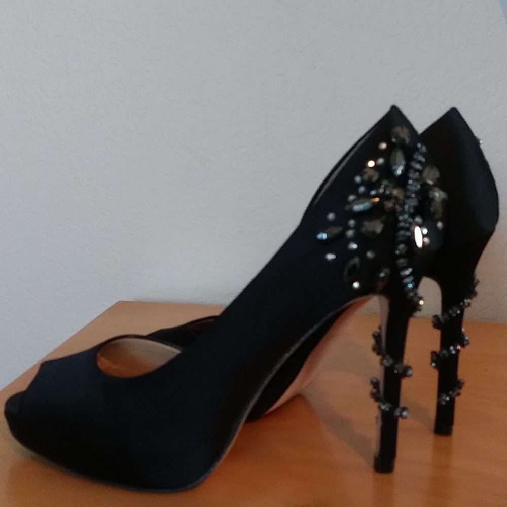 Antonio Melani black embellished peep toe heels size 6M (medium width) - Picture 5 of 9